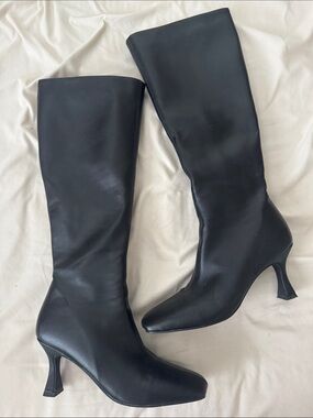 Black Knee-High Heeled Boots